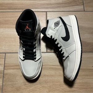 RARE Air Jordan 1 Mid SE Light Bone Sail Leather Canvas Unisex 852542-002 Sz 9.5